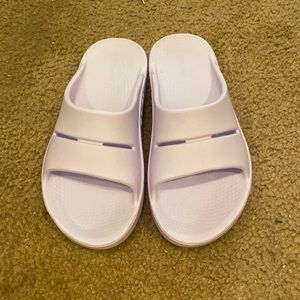 Barely used purple slide on oofos sandals